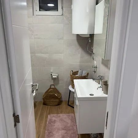 Divcibarski Pogledi