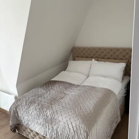 Divcibarski Pogledi